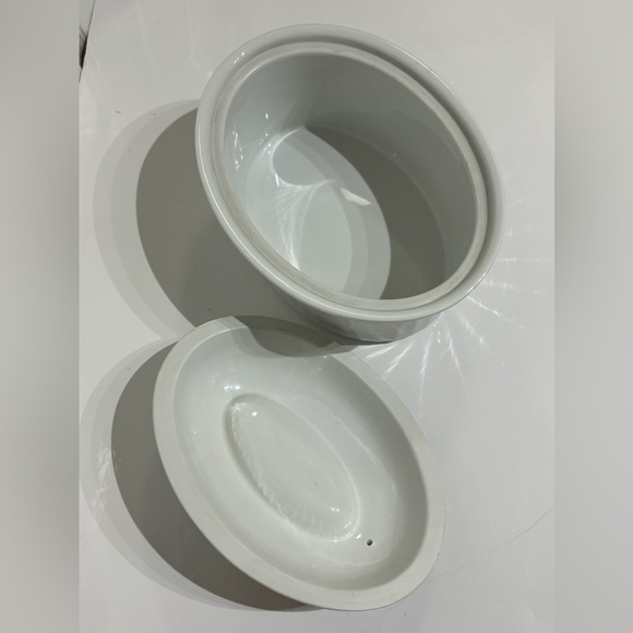 Spode  Fine Oven China  Covered  Casserole 2.5 Quart/ Oven to Table/ Oblong - Picture 8 of 10